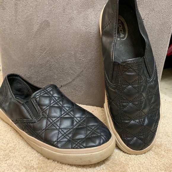 Black slip on shoes - Picture 2 of 2